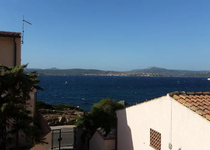 A Pochi Passi Dal Mare Дом отдыха Ла-Маддалена