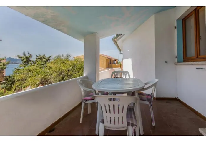 A Pochi Passi Dal Mare Дом отдыха Ла-Маддалена